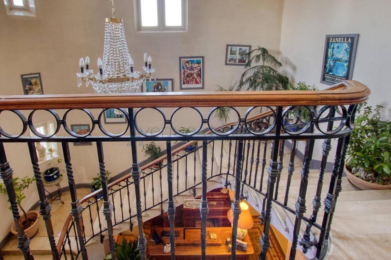 Le Mogador Chateau Du Martinet Violes Экстерьер фото